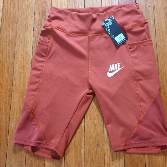 Women's Nike Bike Shorts in Burnt Orange sz sm/med NWT - Picture 1 of 8